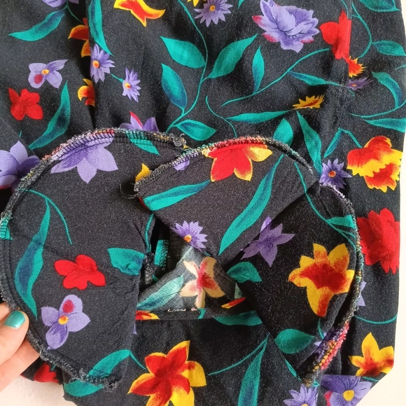 Sag Harbor Petite Sm Floral Blouse With Shoulder Pads - Picture 7 of 7